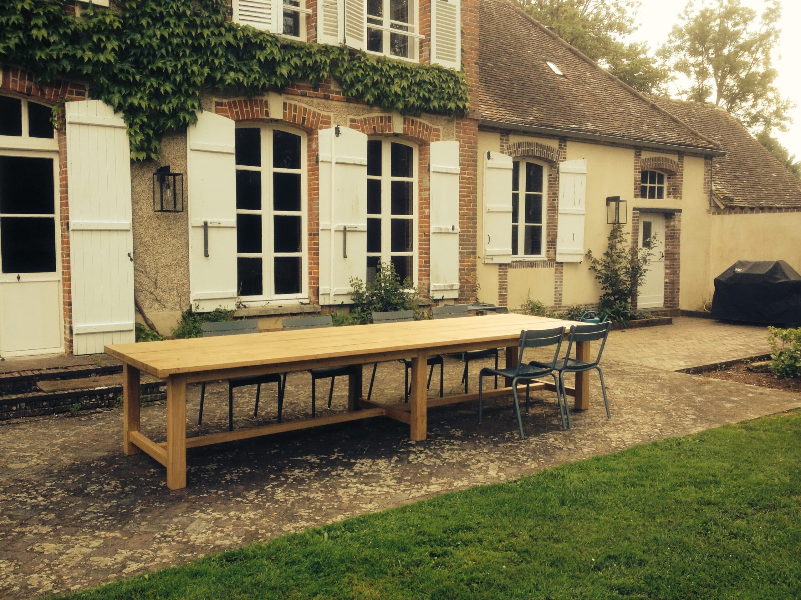 Table fermière chêne vue coté – Menuiserie Charron